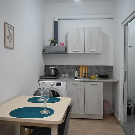 Mimoza Apartman *